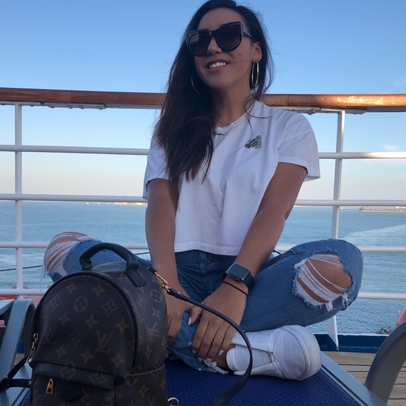 Meet your posher 🤍 - Picture 2 of 2